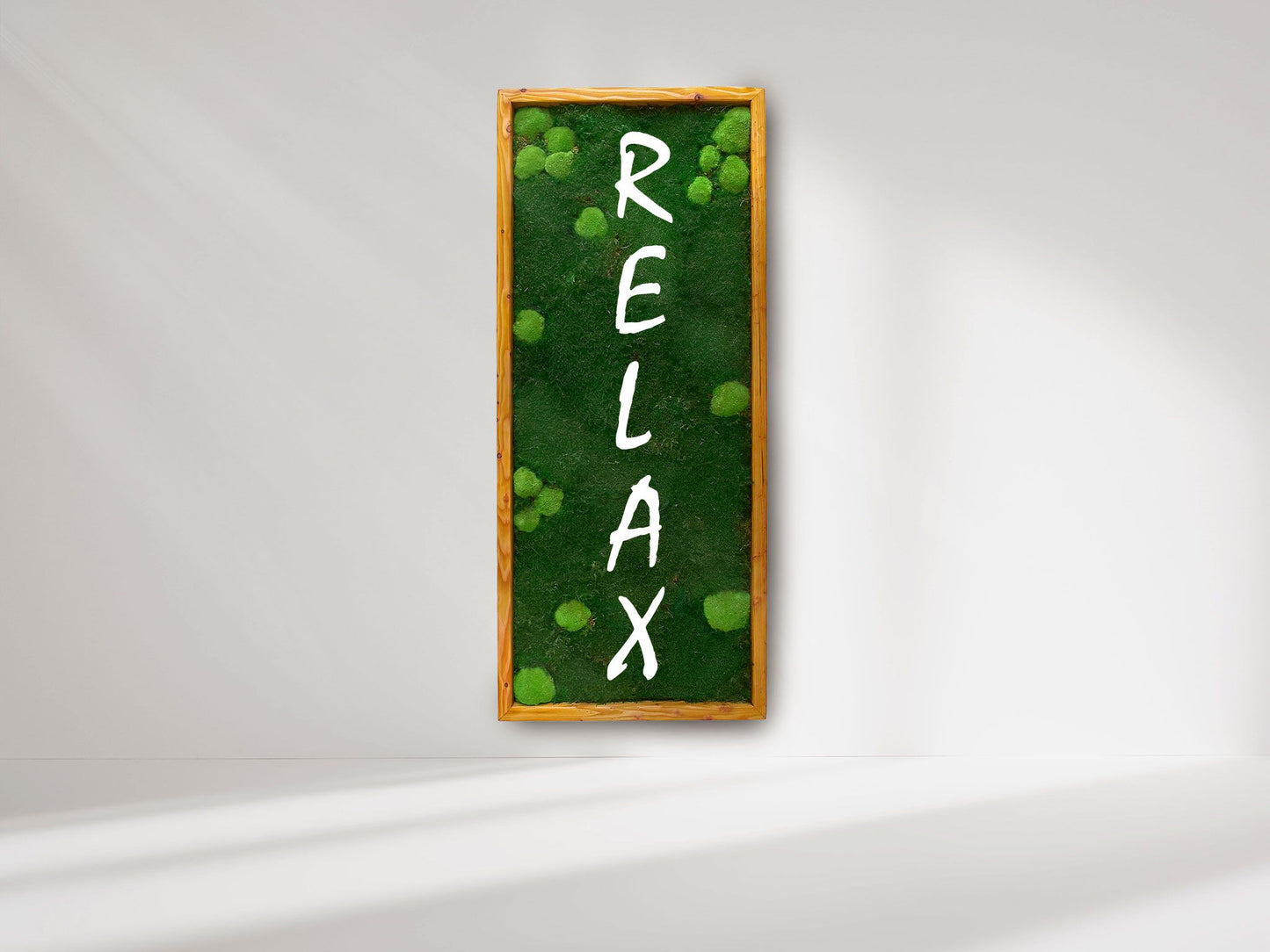 Moosbild hochkant inkl. weißes Acrylglas Logo "Relax"