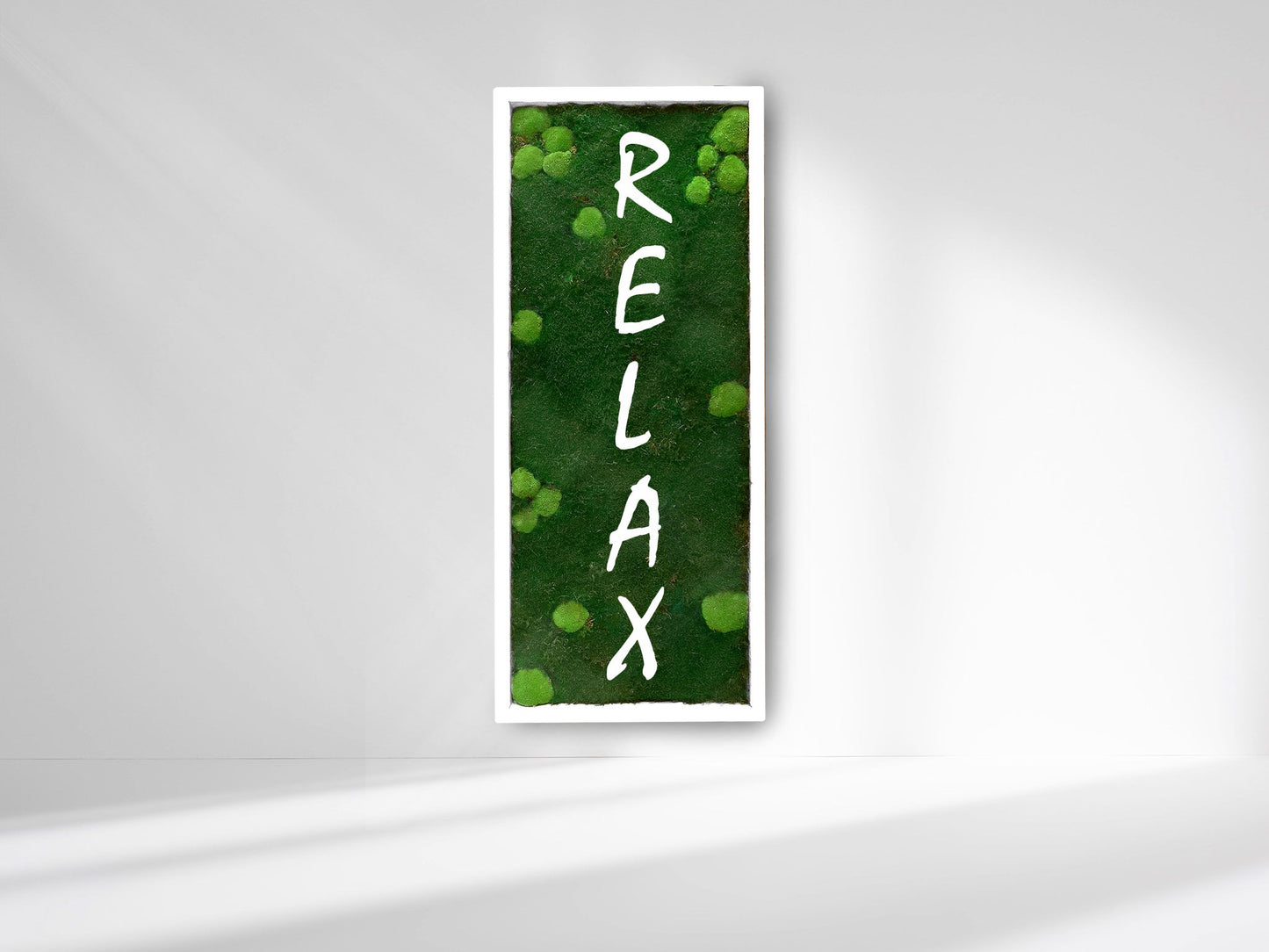 Moosbild hochkant inkl. weißes Acrylglas Logo "Relax"